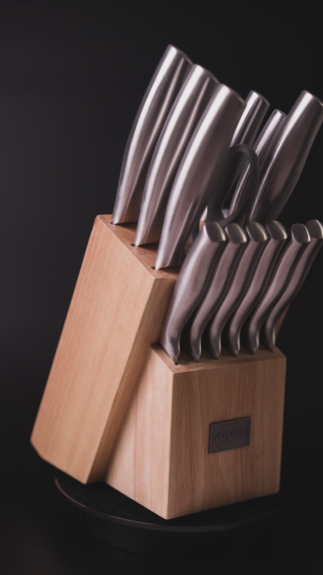 Elegant 15 Piece Kitchen Knife Set with Integrated Sharpener